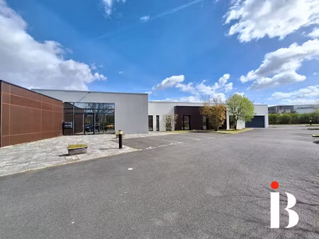 vente bureaux et commerces à couëron (44220) : à vendre / 372m² couëron
