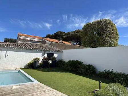 vente maison piscine à saint-gilles-croix-de-vie (85800) : à vendre piscine / 58m² saint-g