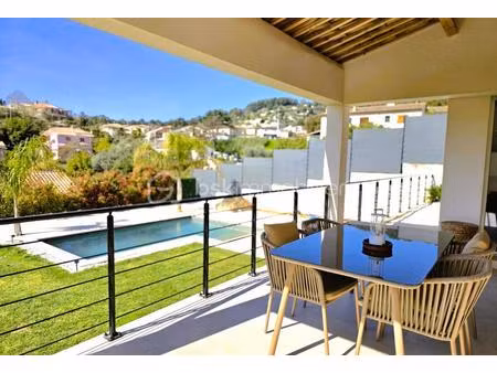 villa familiale récente avec piscine à deux pas de toutes les commodités