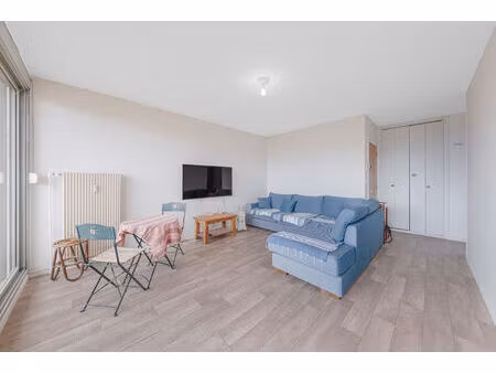 appartement t3 de 66 m2 en dernier étage  proche centre-ville avec balcon  garage   cave e