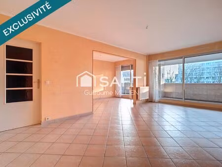 t4 avec balcon résidence hôtel de ville