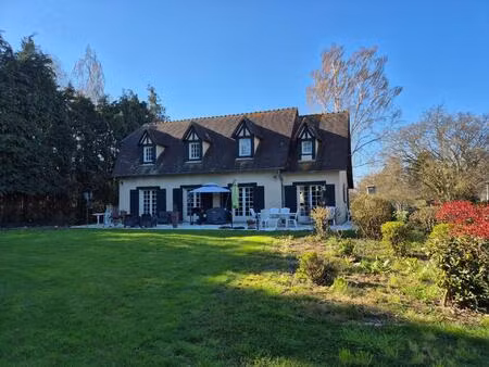 l’équilibre parfait entre nature et accessibilité  disposant d'un parc de 3193 m²