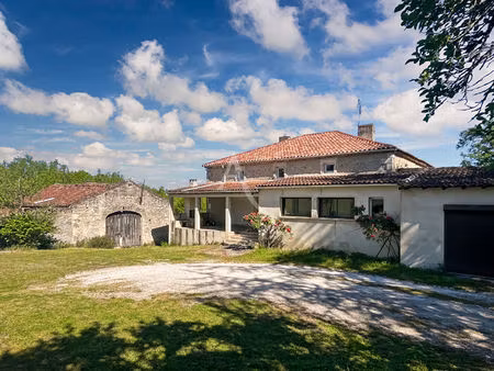 à vendre - maison familiale en pierre à la campagne