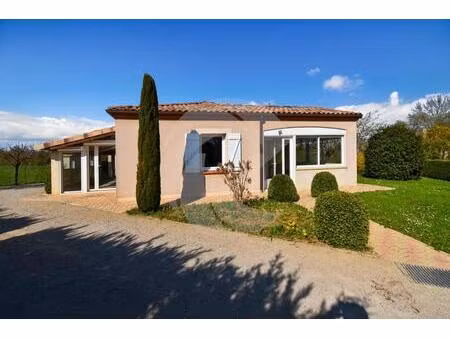 à vendre – maison de plain-pied avec vérandas et garage à septfonds