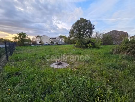 rare sur le secteur – terrain constructible de 897 m² à la vergne