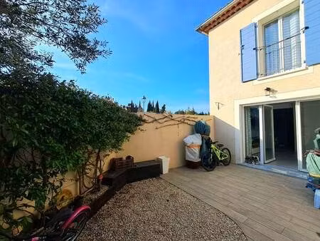 maison de village tout confort  3 chambres  jardinet  garage