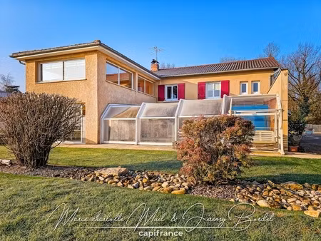maison avec hangar  piscine couverte et chalet aménagé