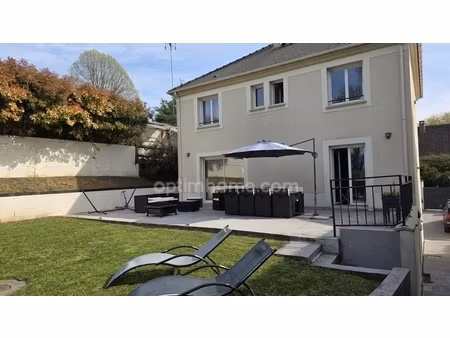 proche de sucy en brie - maison contemporaine de 7 pièces - 145 m² sur un sous-sol total –