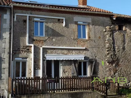 maison mitoyenne dans un hameau