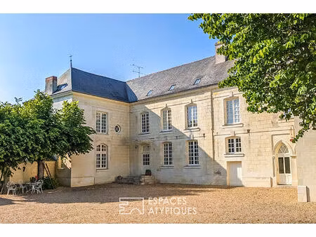 prestigieuse seigneurie avec parc arboré et piscine