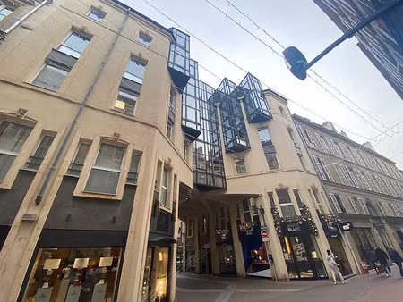 location bureau metz 179 m²