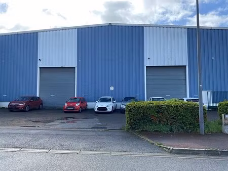 location local d'activités aubergenville 3 075 m²