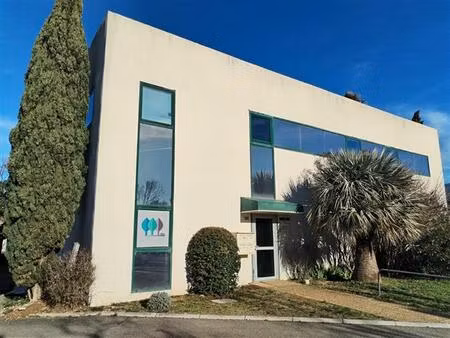 location bureau les pennes mirabeau 174 m²