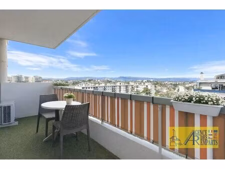 antibes centre superbe studio rénové avec terrasse  parking et cave