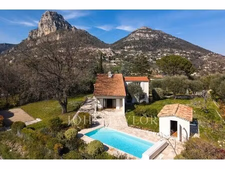 grand jardin plat avec vue  au calme et à pied des commerces