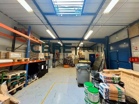 location commerce saint-cyr-sur-loire 380 m²