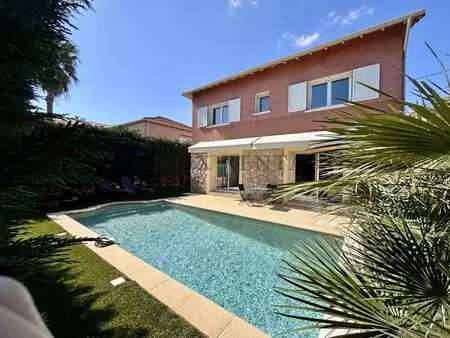 superbe villa avec piscine proche plages et commerces