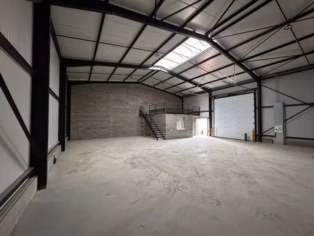 à louer entrepôt 240 m² – 1 800 € |plesnois