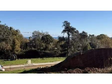 terrain de 886 m² viabilisé en lotissement vue mer