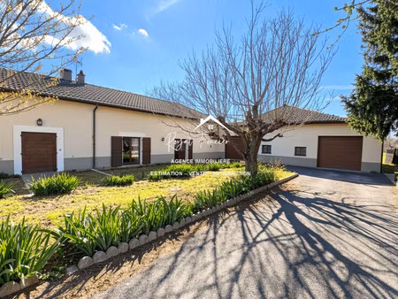 vue sur la campagne  dans un hameau  beau potentiel