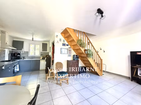 maison 3 chambres et jardin dans le bourg de saint georges des coteaux.