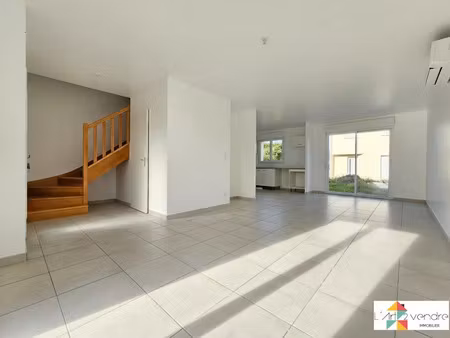 vente maison 4 pièces 86 m² à voyennes (80400)  150 000 €