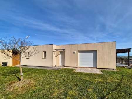 villa t3 récente de plain-pied 80m2 avec garage  terrasse et jardin