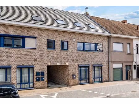 rustig gelegen duplex appartement met carport