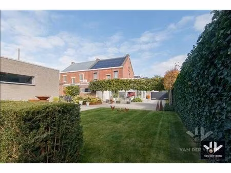 knap afgewerkte  energiezuinige en ruime woning met vier slaapkamers  guesthouse en tal va