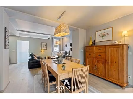 instapklare  charmante rijwoning met terras in het groene jesseren