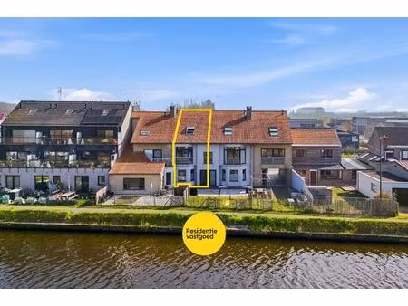 instapklare woning met zicht op de vaart in oudenburg