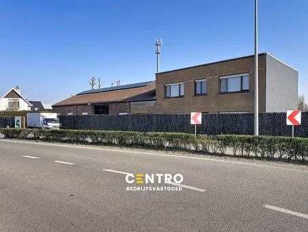 magazijn met woonst op interessante ligging te gistel!