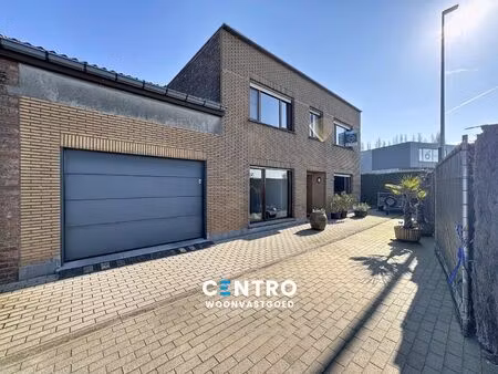 woning met magazijn op interessante ligging te gistel!