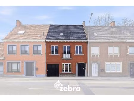 woning met veel potentieel  3 slaapkamers en ruime zolder in hartje tielt!