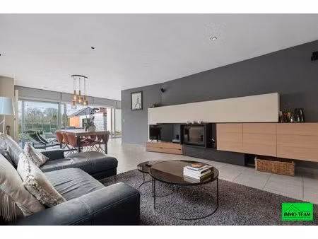 ruime  energiezuinige villa in groene en rustige omgeving