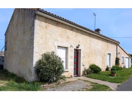 maison de village de 130 m² à saint-genest-d'ambiere