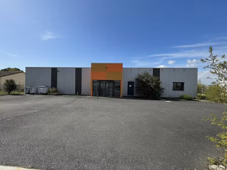 vente local commercial 4 pièces  400.00m²  migné