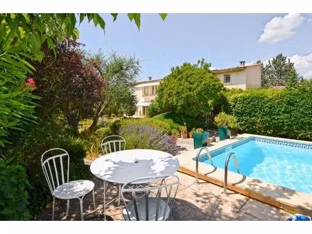 uzes: maison sur grand jardin 3300 m² constructible