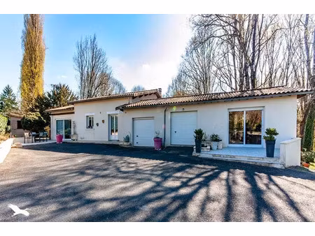 vente maison 8 pièces 187 m² à nontron (24300)  293 216 €