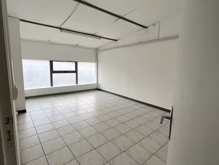 location local professionnel 62m² baie mahault 97122