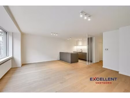 volledig gerenoveerd 2-slaapkamer appartement centrum deinze te huur