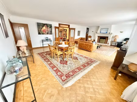 gex 01170  t5 200m2 avec terrasse et parking privé