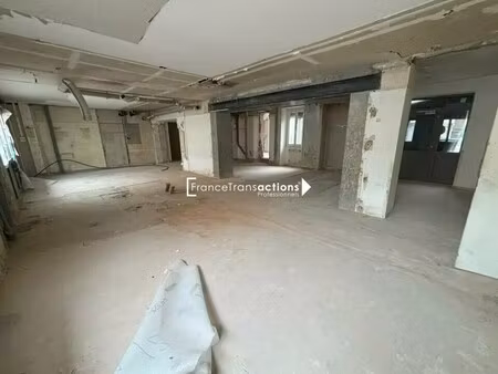 vente commerce 80 m² à 187 m²