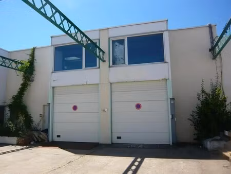 location entrepôt 92 m²