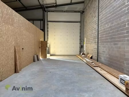 location local d'activités 267 m²