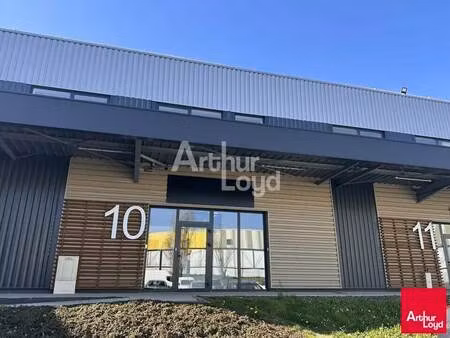 location local d'activités 369 m²