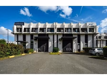 location local d'activités 849 m²