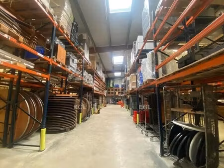 location local d'activités 1 693 m²