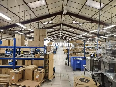 vente local d'activités 2 720 m²