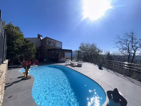 vente maison 5 pièces carros (06510)